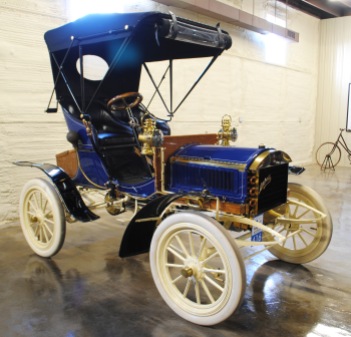 The 1904 Mitchell Runabout is a small, light vehicle that was considered a “ladies” car when it came out, as it didn’t require a lot of power to crank the motor or push the car while in neutral. This 1904 is shown with the optional top cover.