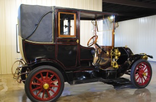 The 1910 Mitchell Limousine-Landaulet is a special vehicle in that it isn’t just a standard old-fashioned limousine. The back of the car is removable so that fresh air can be felt by the passengers without all of the air rushing straight into their faces!